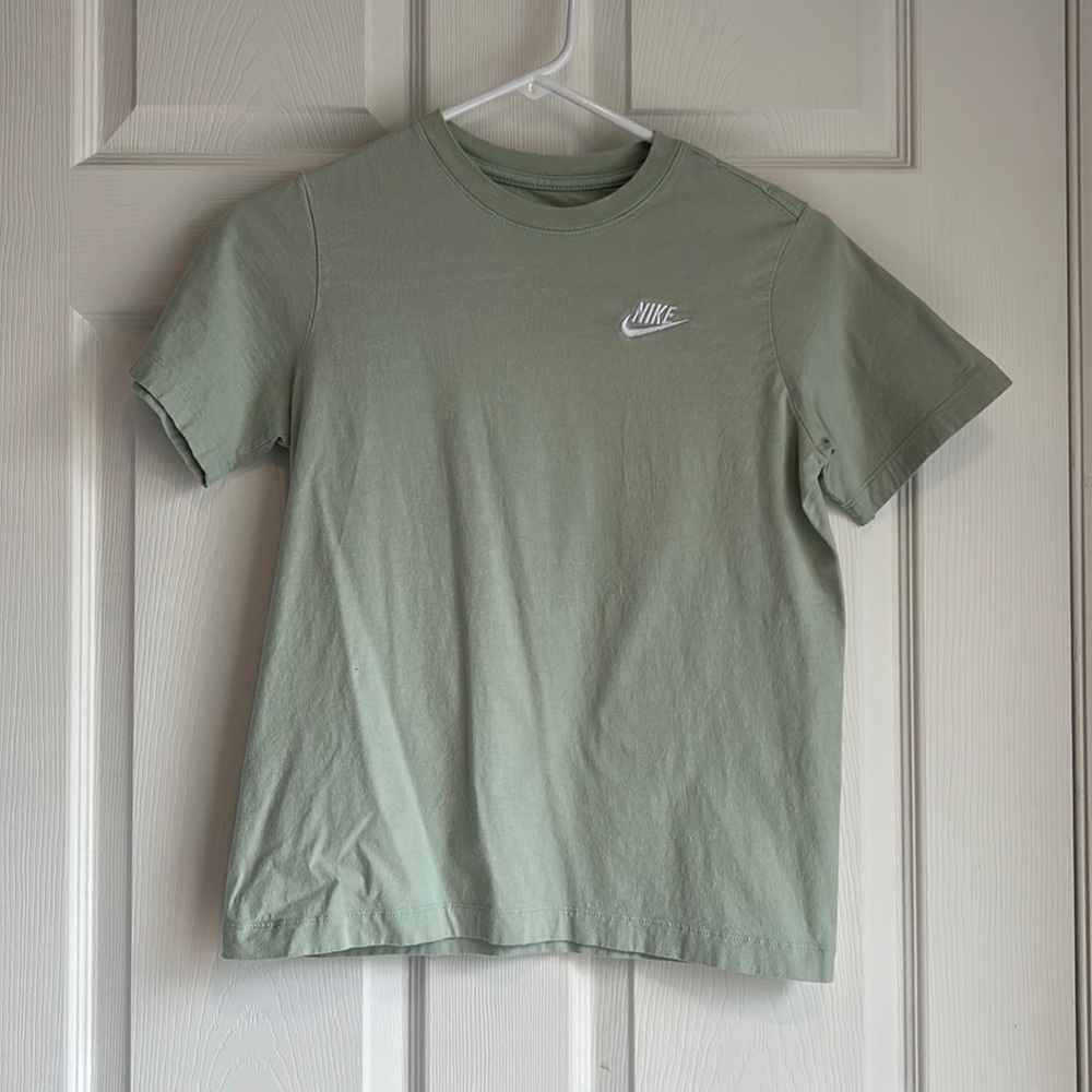 Nike tee-shirt.